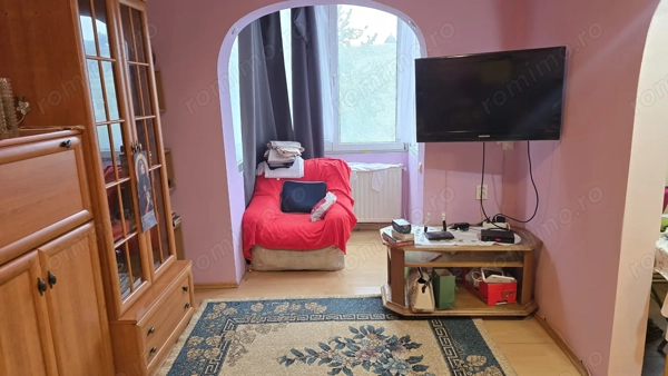 Vand apartament 3 camere semidecomandat in Deva, zona Micro 15, etaj 3, bloc de 4 etaje — fotografia 3