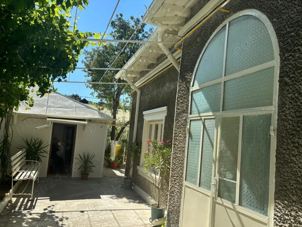 Casa de vanzare din caramida cu 5 camere , baie, bucatarie, beci , in perfevta stare.
