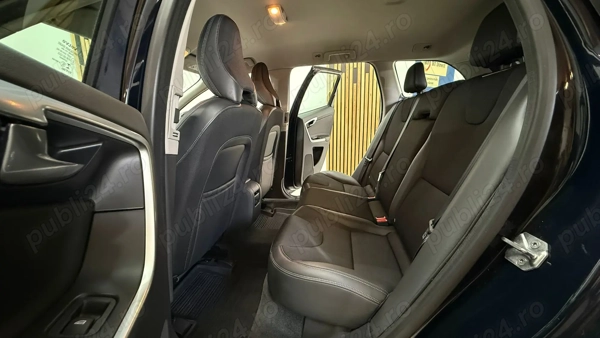 VOLVO XC60 2017 — imagine 8
