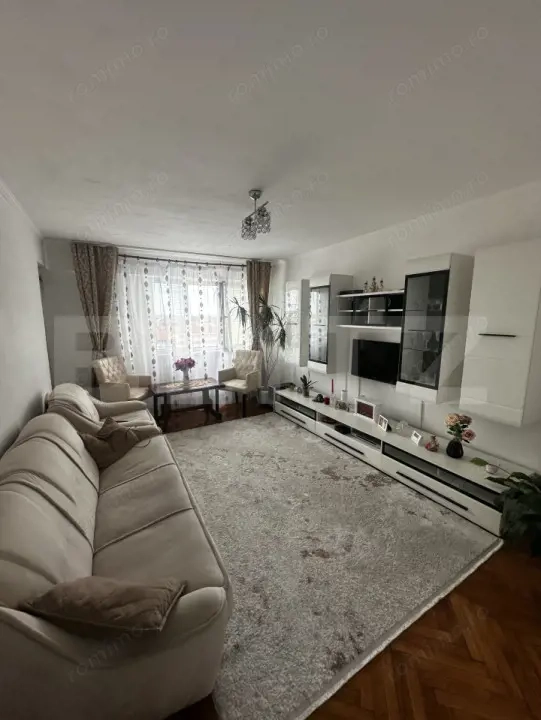 Apartament de vanzare, cu 2 camere, 60 mp, zona Micro 15 — fotografia 1