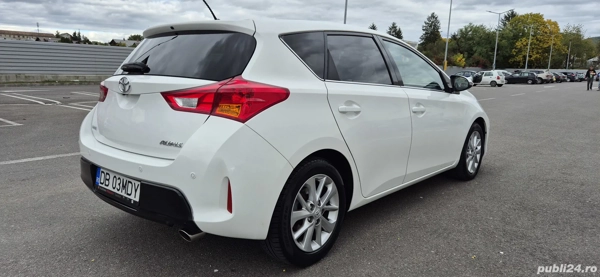 TOYOTA Auris 2013 — imagine 4