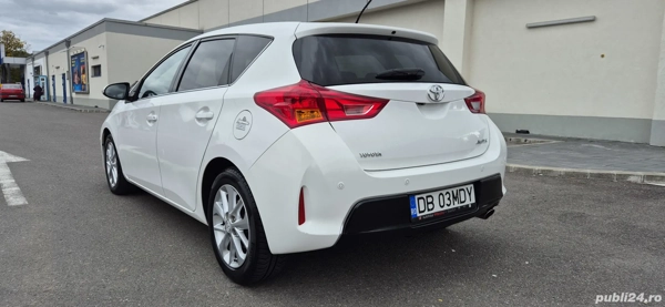 TOYOTA Auris 2013 — imagine 3