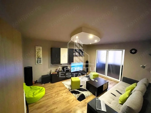 Apartament cu 3 camere, decomandat,2 bai, renovat,centrala, Dambovita — fotografia 1