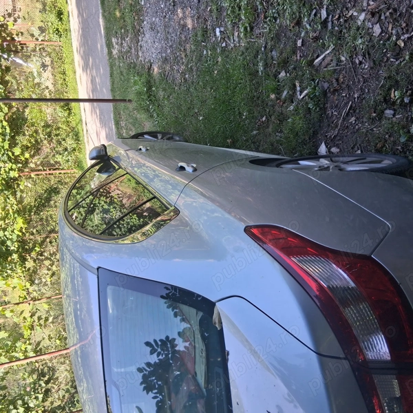RENAULT Latitude 2011 — imagine 3