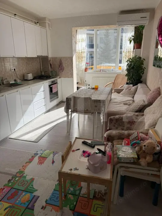 Apartament cu 3 camere, parter inalt, zona Florilor, cu parcare inclusa — fotografia 3