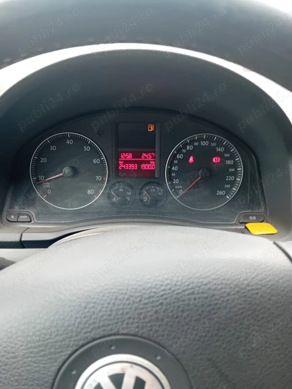 VOLKSWAGEN Golf 2004