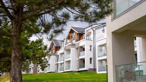 Apartament 3 camere 2 bai cu priveliste spre munti si loc de parcare — fotografia 1