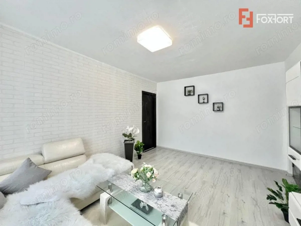 Apartament cu 3 camere, etaj 4 de vanzare, zona Spitalul Judetean — fotografia 3