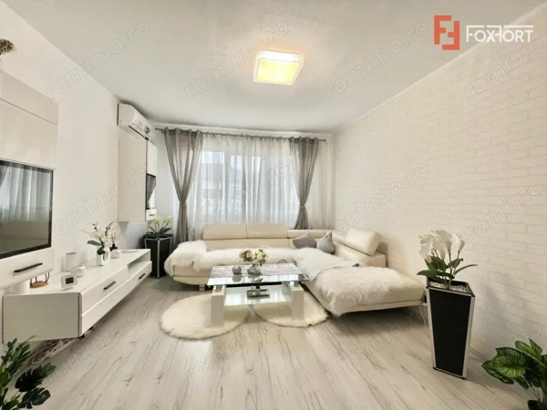 Apartament cu 3 camere, etaj 4 de vanzare, zona Spitalul Judetean — fotografia 1