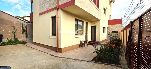 Apartament 3 camere intr o vila P+2E cu cate un apartament pe etaj — fotografia 1