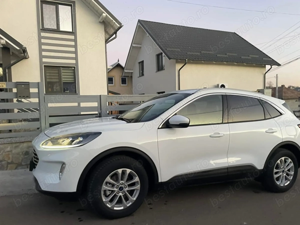 DE VANZARE - FORD KUGA 5 usi Titanium 2.5 Duratec FHEV 190 CP AT (automata), in garantie