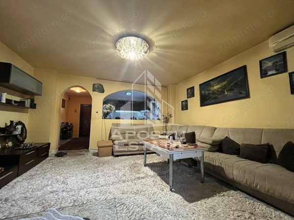 Apartament cu 3 camere, 2 bai, 2 balcoane, zona Vladeasa — fotografia 1