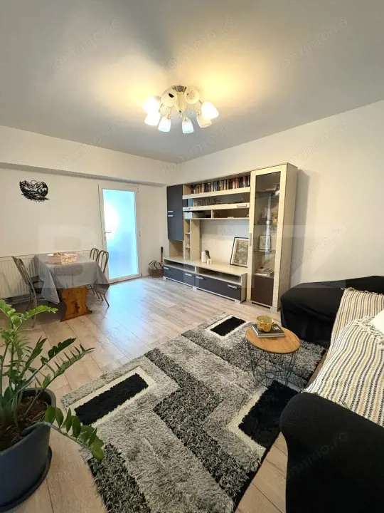 Blitz oferă spre vânzare un apartament cu 4 camere, complet renovat — fotografia 1