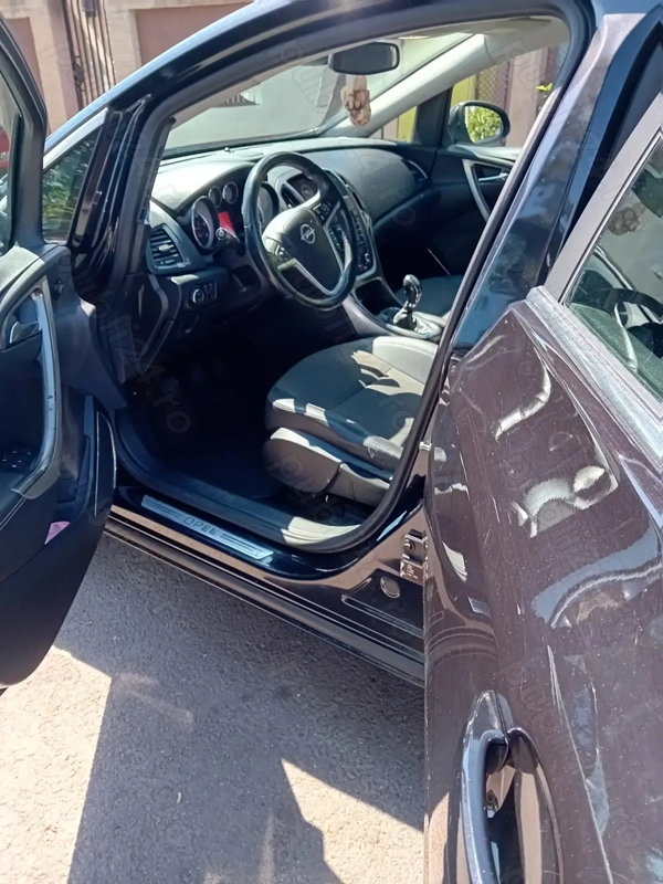 OPEL Astra 2011 — imagine 6