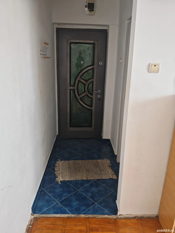 Vând apartament cu 2 camere semidecomandat etaj 4 complect mobilat și utilat
