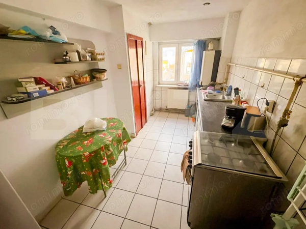 Apartament cu 4 camere, decomandat, zona Decebal — fotografia 1