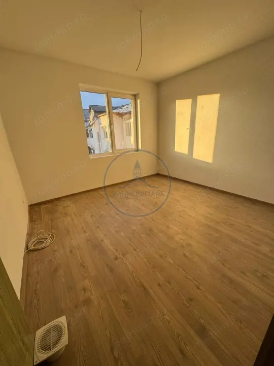 Apartament 2 camere, decomandat, etaj 4/4 , zona SENS — fotografia 3