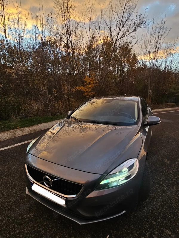 VOLVO V40 2019 — imagine 4