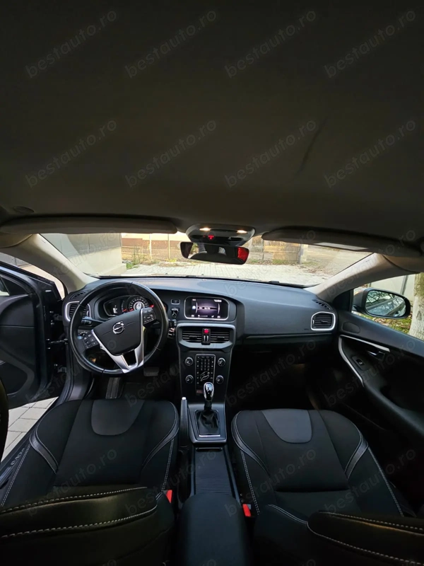 VOLVO V40 2019 — imagine 6