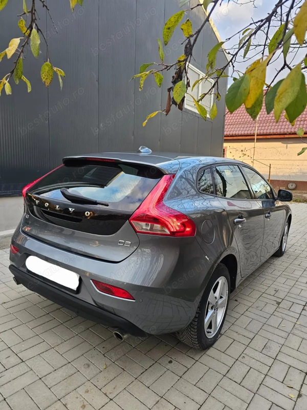 VOLVO V40 2019 — imagine 2