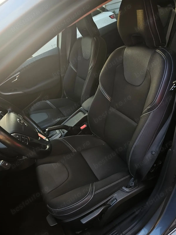 VOLVO V40 2019 — imagine 3