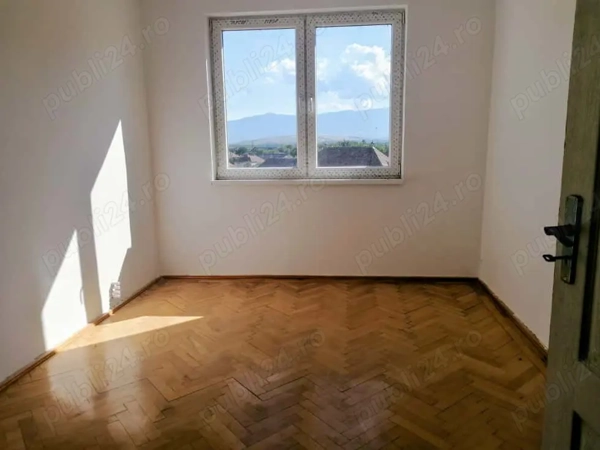 Apartament 3 camere, decomandat - ULTRACENTRAL HAȚEG — fotografia 3
