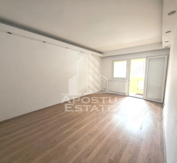 Apartament de vanzare cu 2 camere, decomandat, centrala proprie, Torontalului — fotografia 1