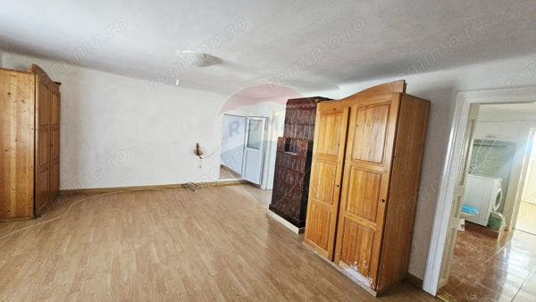 Apartament cu 3 camere de vânzare în zona Central — fotografia 3