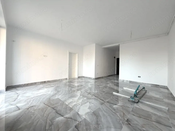 SAD, 53 mp utili, open-space, parter, bloc nou - Esso Giroc — fotografia 1
