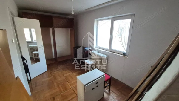 Apartament cu 3 camere, balcon, zona Sagului — fotografia 3