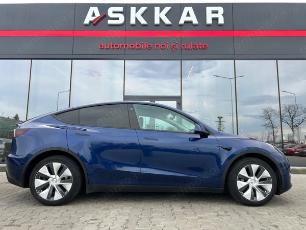 TESLA Model Y 2022 — imagine 4