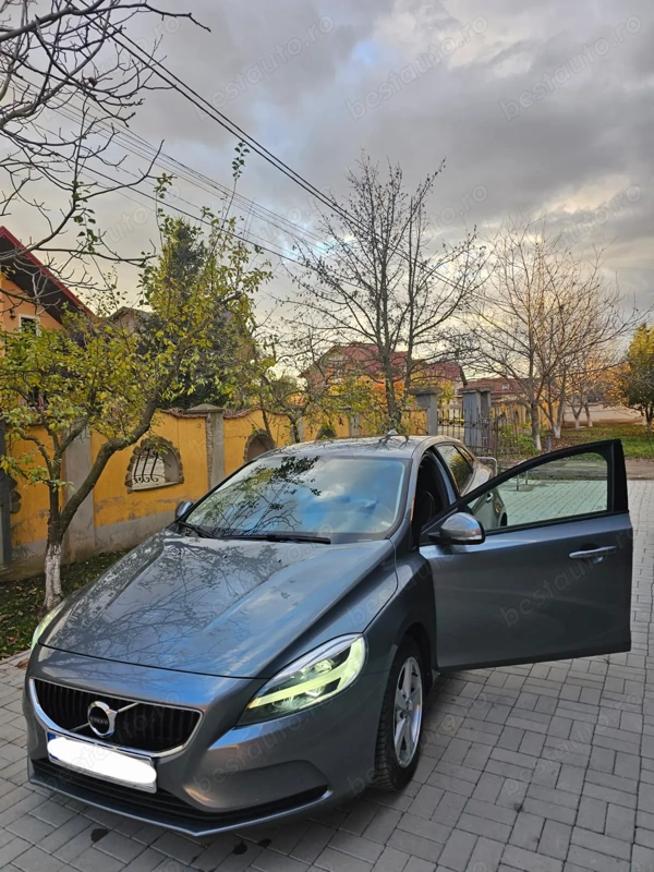 VOLVO V40 2019 — imagine 9