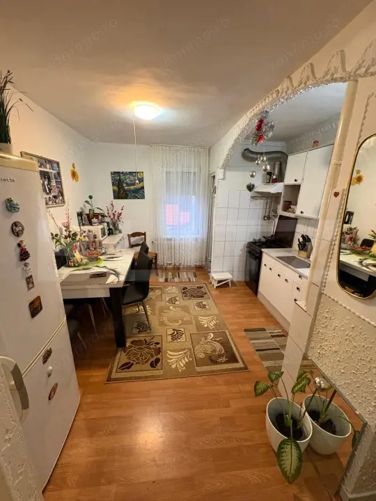Apartament 4 camere, 80 mp, spațios, etaj intermediar — fotografia 1