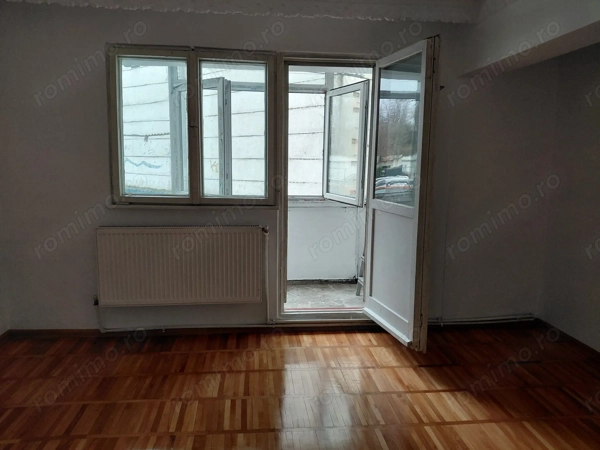 Apartament 2 camere – Port, etaj 1/4 – 3 balcoane, centrală, geam la baie — fotografia 2
