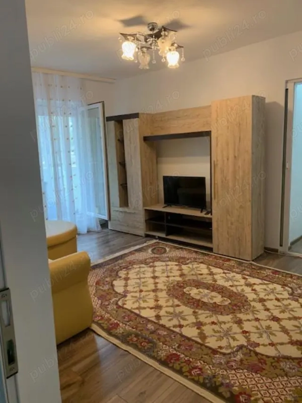Inchiriez apartament , 3 camere , semidecomandat , zona strand , etaj 2 — fotografia 3