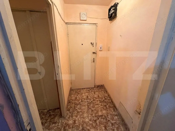 Apartament cu 2 camere, 37 mp, cu balcon și centrală — fotografia 2