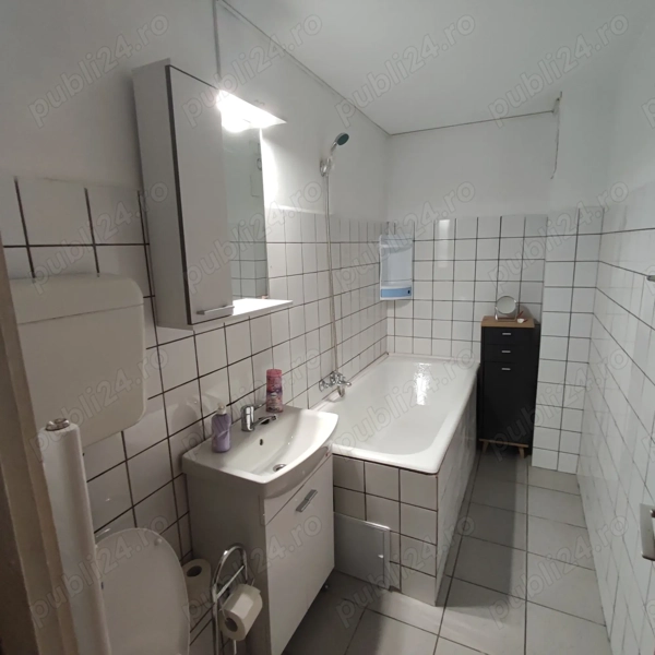 Închiriez apartament 2 camere, decomandat, 60 m2 — fotografia 1