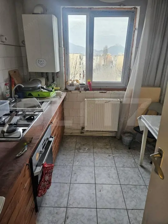 Apartament cu 2 camere, 55 mp, etajul 4, cu balcon și centrală - Deva — fotografia 2