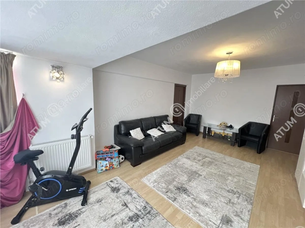 Apartament 3 camere mobilate utilate 2 bai pivnita zona Turnisor Sibiu — fotografia 3