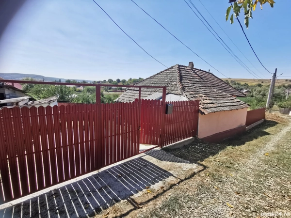 Vand casa bătrânească