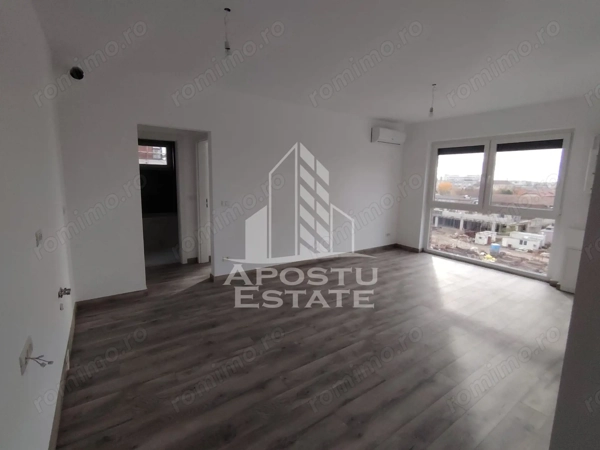 Apartament cu 2 camere, bucatarie inchisa, centrala proprie — fotografia 1
