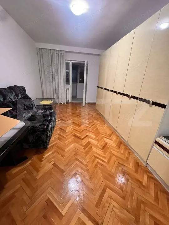 Apartament 4 camere,2 bai,2 balcoane+boxa zona CEC — fotografia 1
