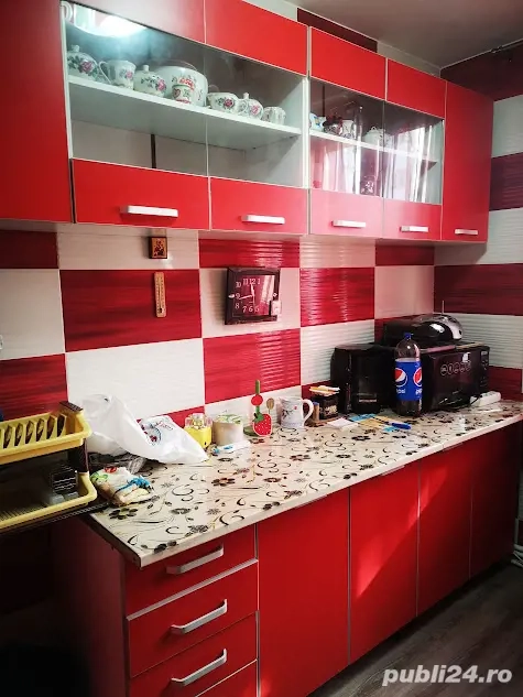 Apartament 3 camere situat la parter, intr un bloc cu 4 etaje in centrul orasului Alexandria, in spa — fotografia 1