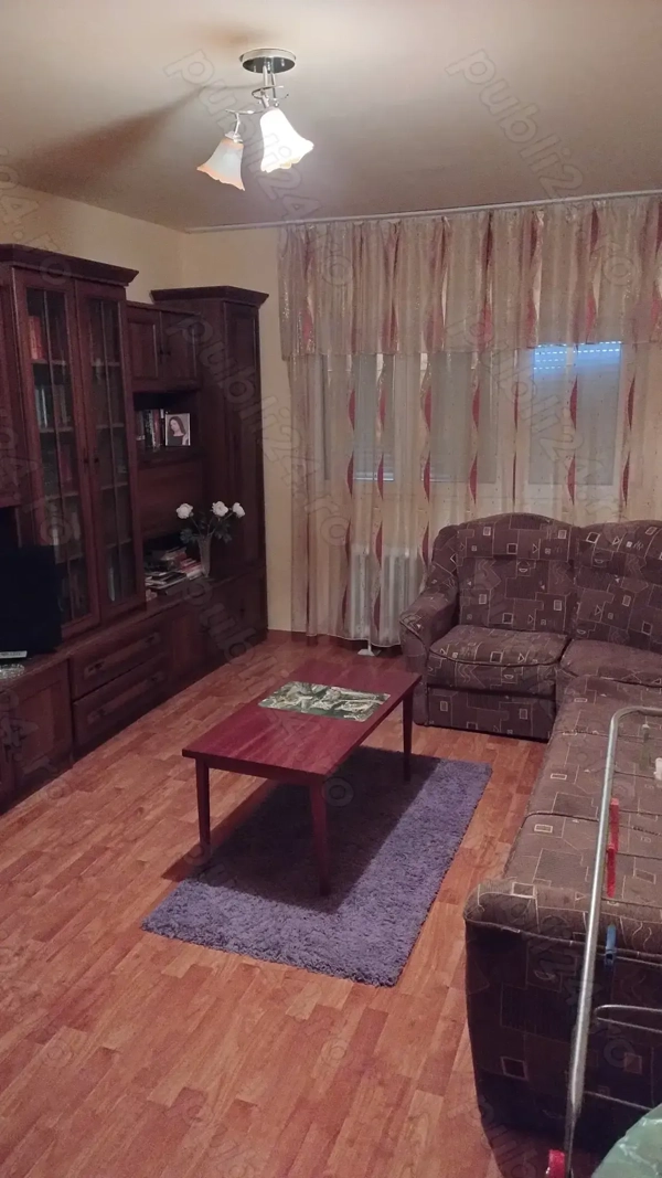 Proprietar vând apartament 3 camere parter Caransebeș — fotografia 3