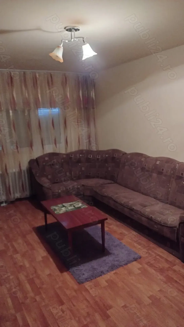 Proprietar vând apartament 3 camere parter Caransebeș — fotografia 1