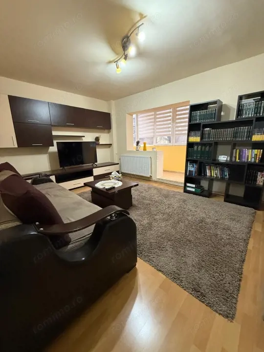 Apartament 3 camere, 75 mp, zona Cornițoiu — fotografia 1