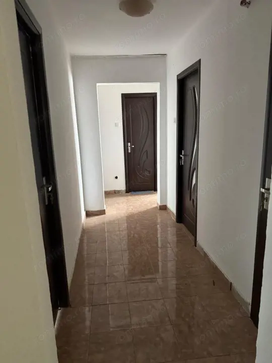 Apartament 3 camere, 70.40 mp, zona Calea București — fotografia 1