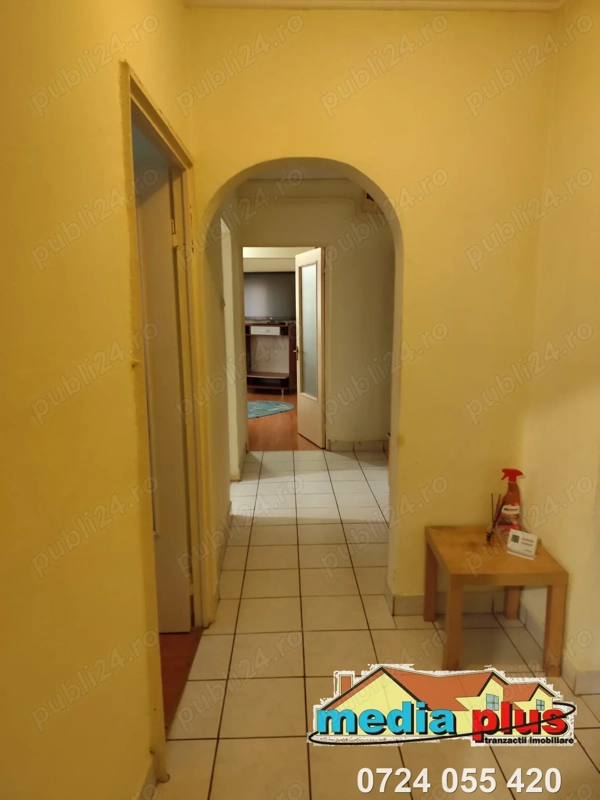 De inchiriat, apartament 3 camere decomandat — fotografia 1