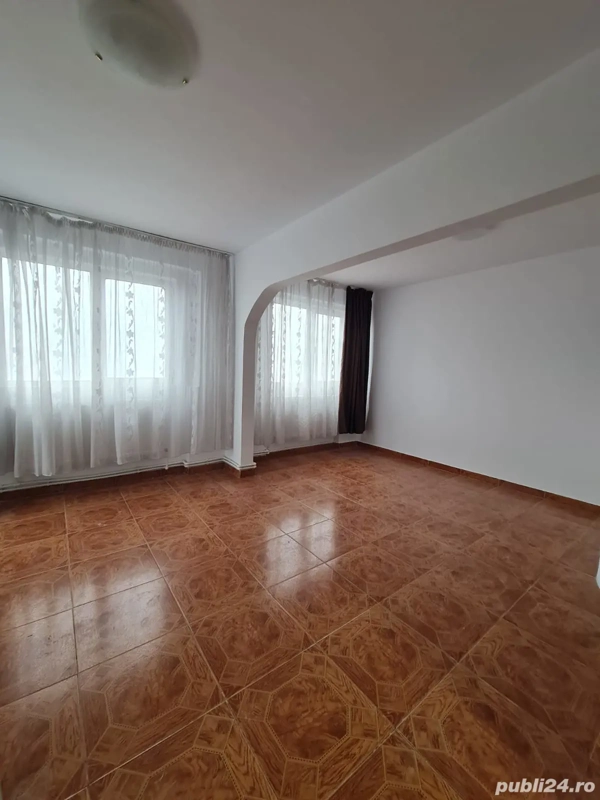 Vanzare apt 3 camere transformat in 2 camere, in Galati, Micro 39A, centrala termica — fotografia 1
