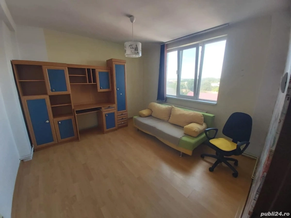 Apartament ultracentral cu 2 camere decomandate in Marghita — fotografia 3